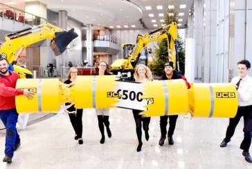 JCB Employees Receive £500 Christmas Bonus