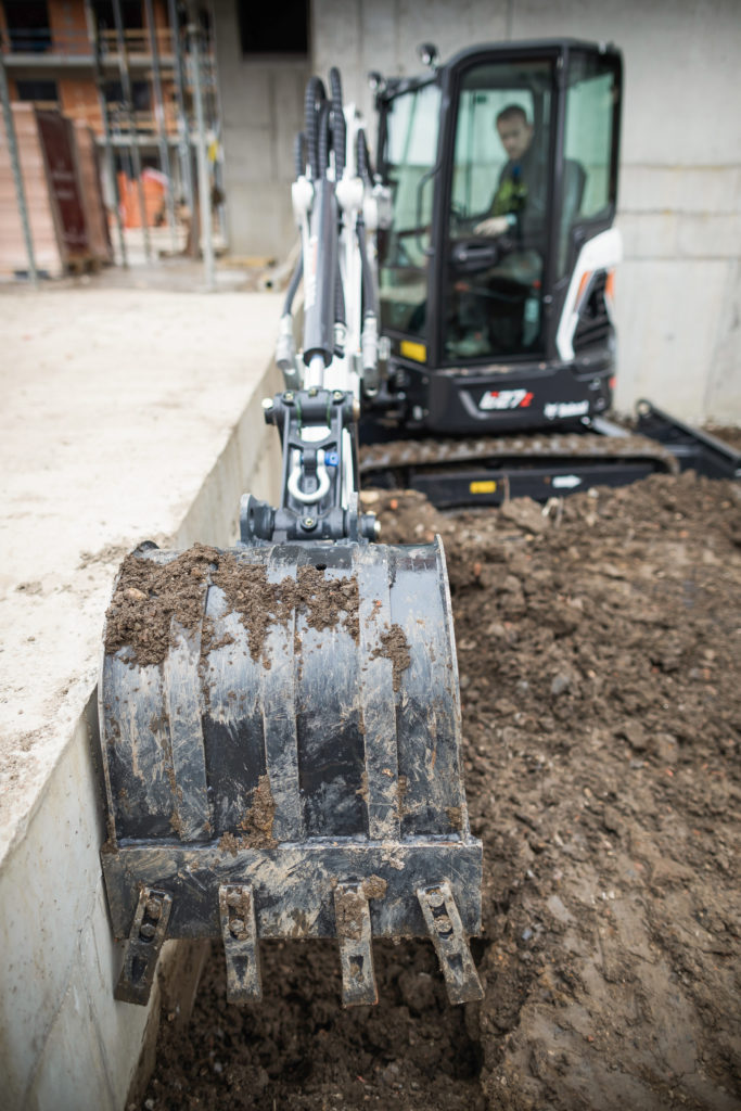 BOBCAT R-SERIES: About the Size of It - Construction Plant News