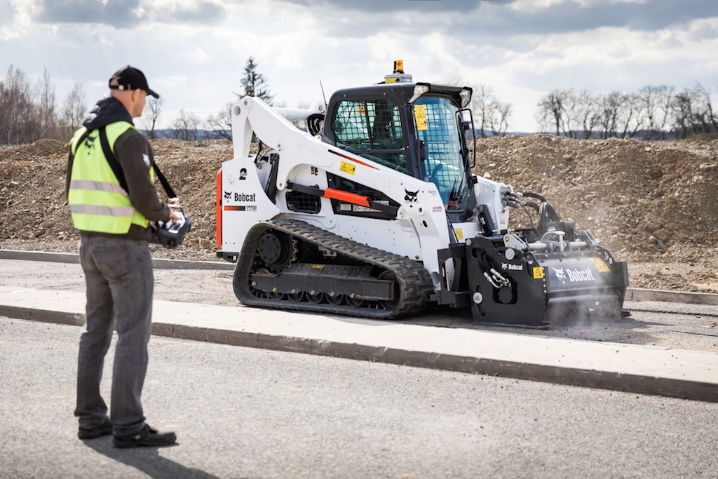 Bobcat Attachments Expand with Loader Remote Control - Construction