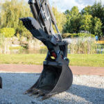 Mecalac introduces hydraulic thumb for 6MCR and 7MWR excavators