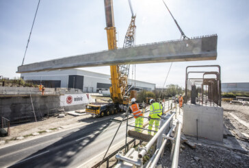 Winvic lifts 440 tonnes of concrete bridge beams over the A5 at DIRFT III Rail Project