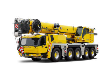 Grove presents two new five-axle all-terrain cranes at customer events in Wilhelmshaven