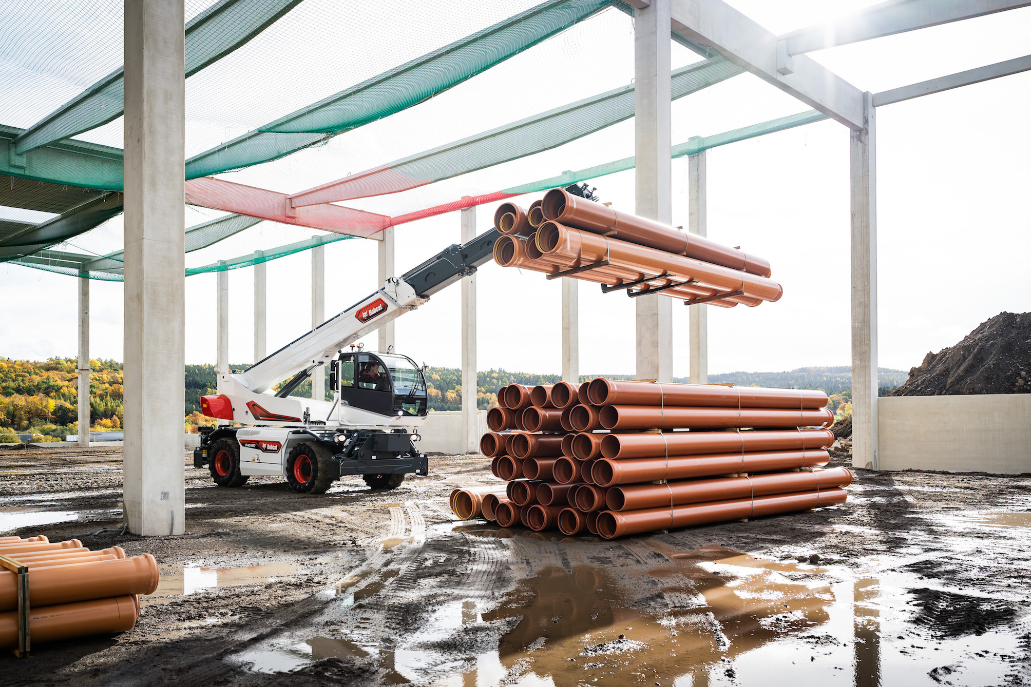 The main feature of Stage V powered rotary telehandlers offered by Bobcat