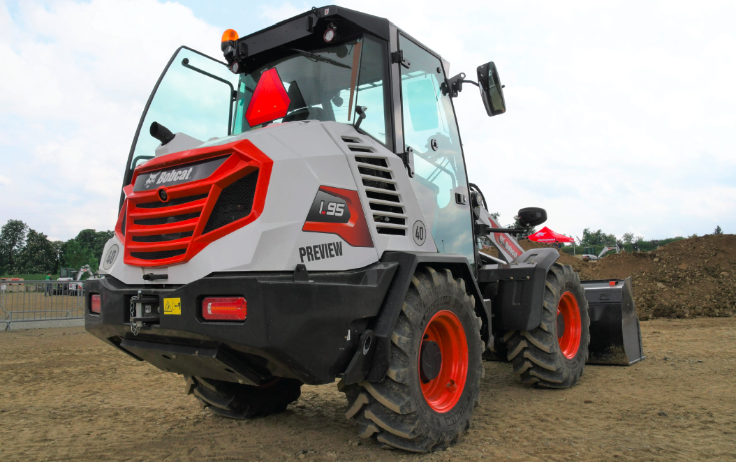 The Dig gets his claws into a Bobcat CWL